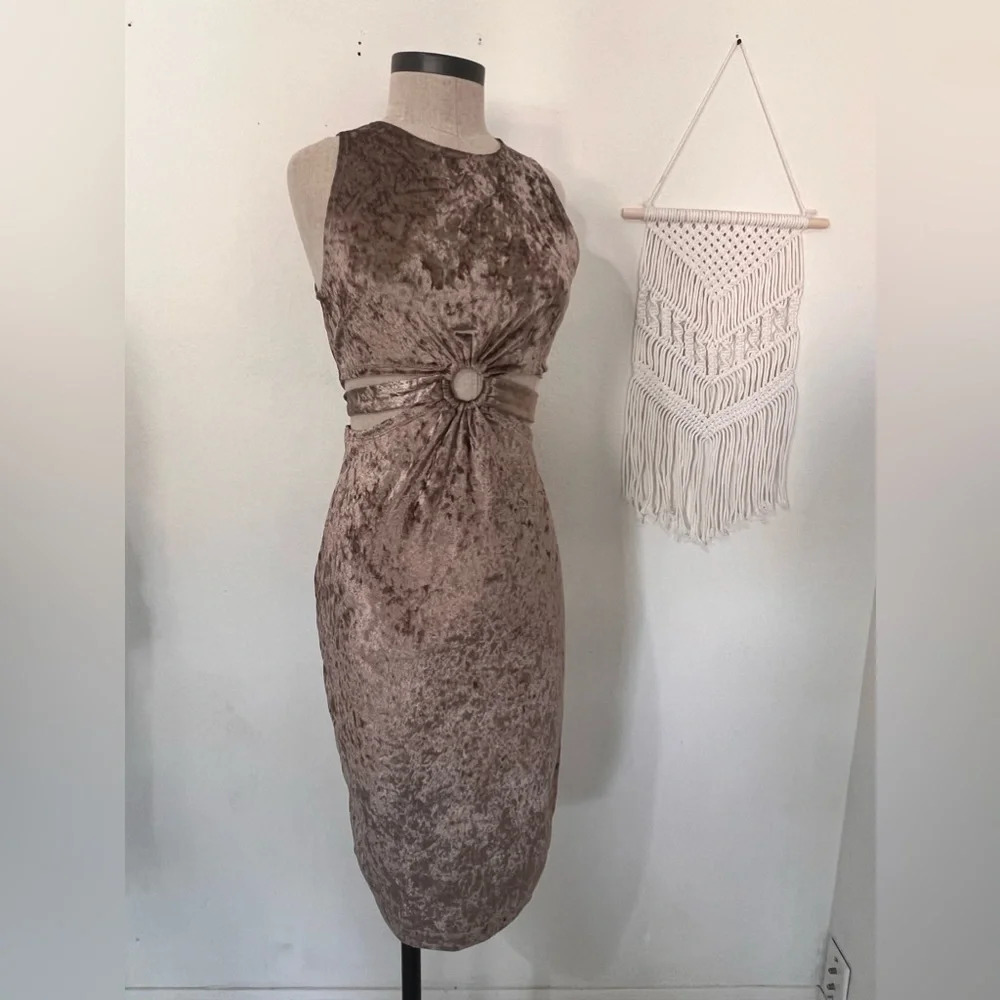 Luna Chix Champagne‎ Velvet Dress with keyhole front